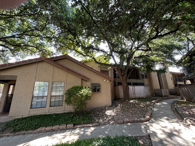 1202 Thorpe Ln San Marcos, TX 78666