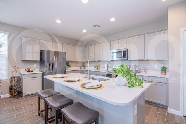 7819 S 44th Ln Phoenix, AZ 85339