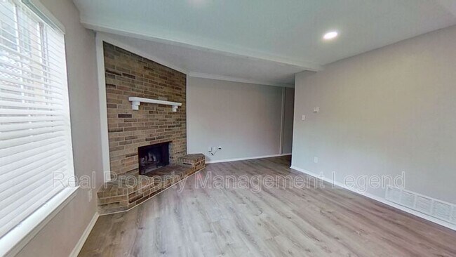 2902 S Fielder Rd Arlington, TX 76015