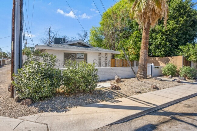 4142 N 9th Ave Phoenix, AZ 85013