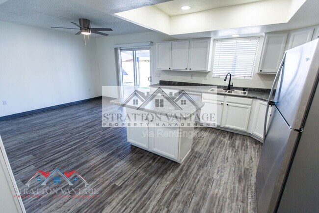 2526 E Juanita Ave