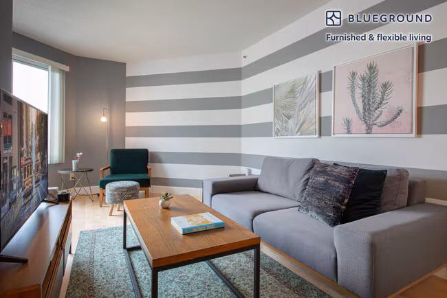 240 Lombard St San Francisco, CA 94111