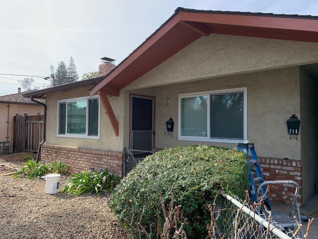 712 Sierra Vista Avenue