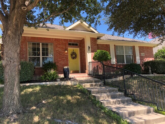 6321 Pinehurst Dr North Richland Hills, TX 76180