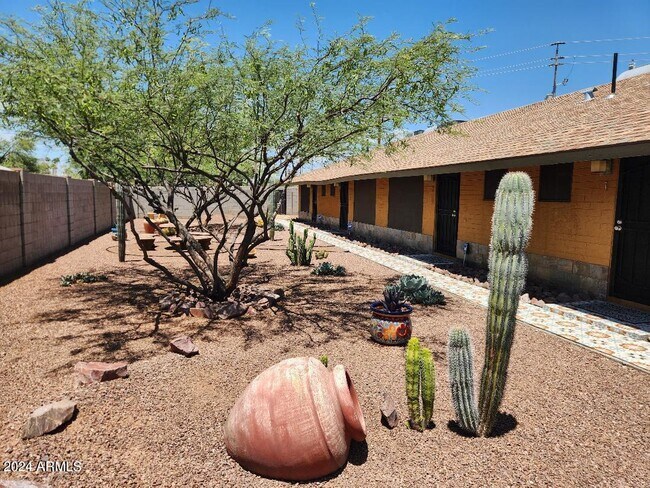 3026 E Brill St Phoenix, AZ 85008