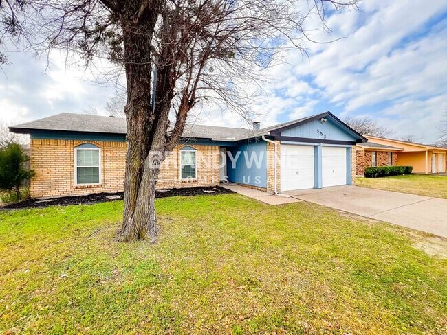 553 Edwards Dr Saginaw, TX 76179