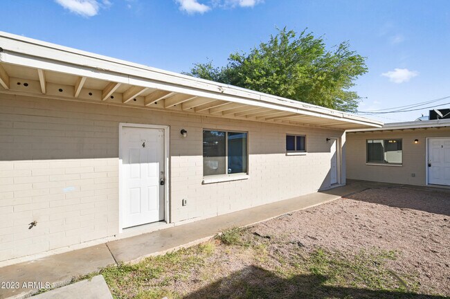 3949 E Earll Dr Phoenix, AZ 85018