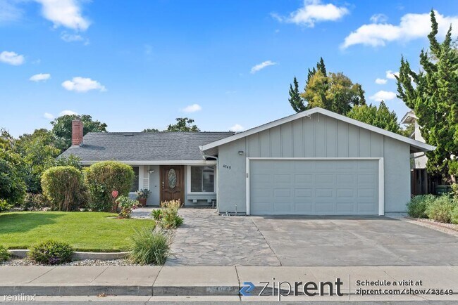 4948 Avenida De Los Arboles