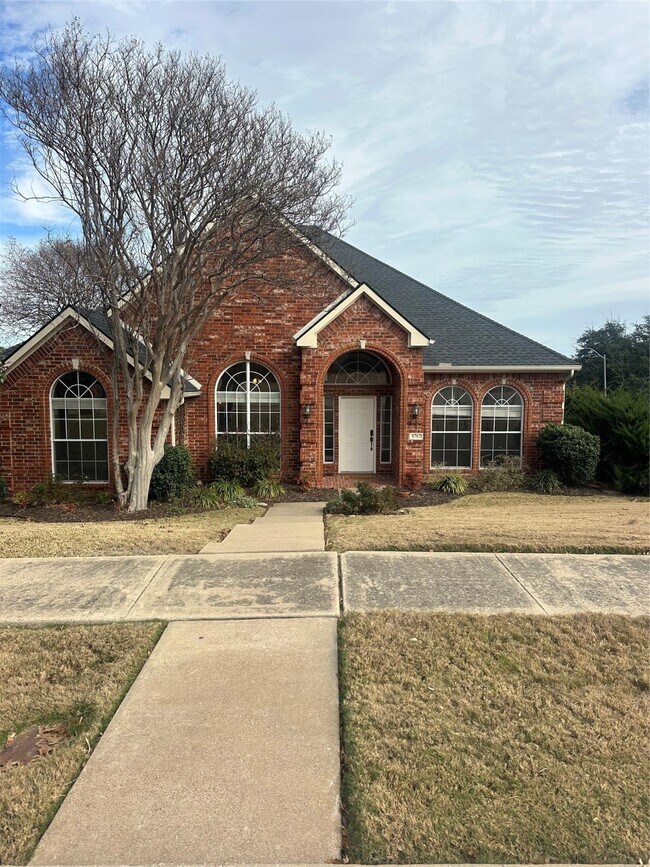 4742 Parkhaven Dr Garland, TX 75043
