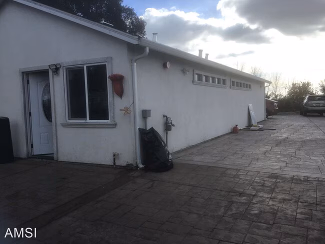 2933 East Ave
