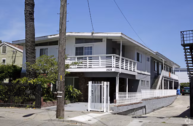 1525 Alcatraz Avenue