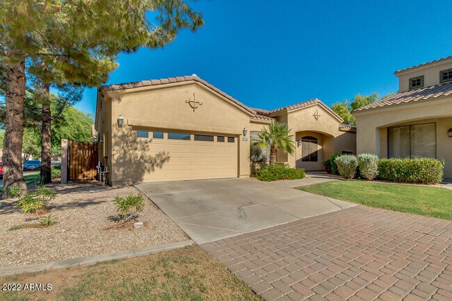2037 W PERIWINKLE Way