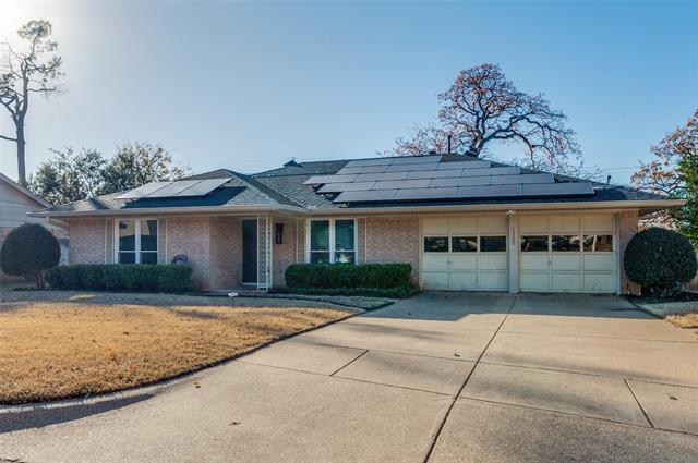 1902 Green Meadow Ct Arlington, TX 76013