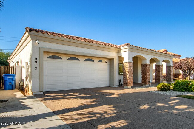 8912 N 15th Ln Phoenix, AZ 85021