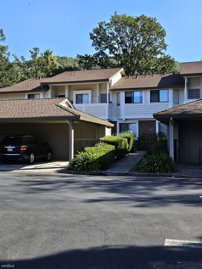 32 Village Circle