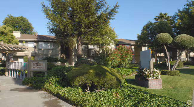 The Foothills Apartments
