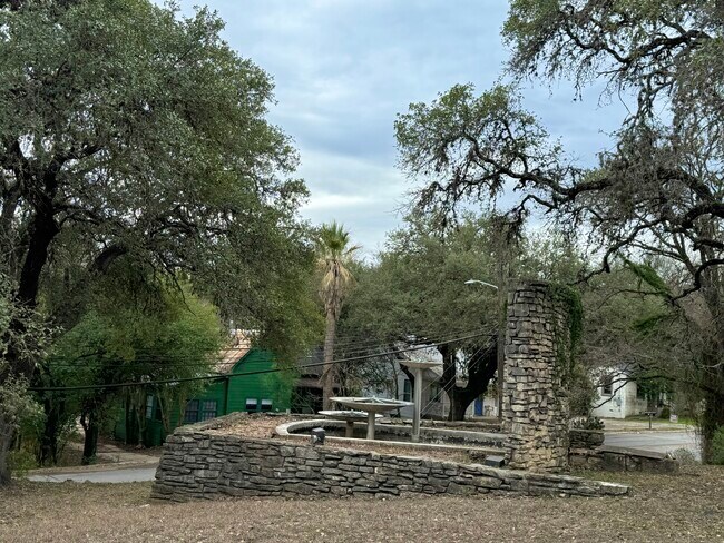 715 Oscar Smith St San Marcos, TX 78666