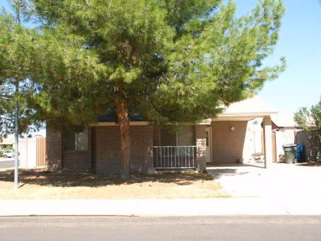 502 E Wickieup Ln Phoenix, AZ 85024