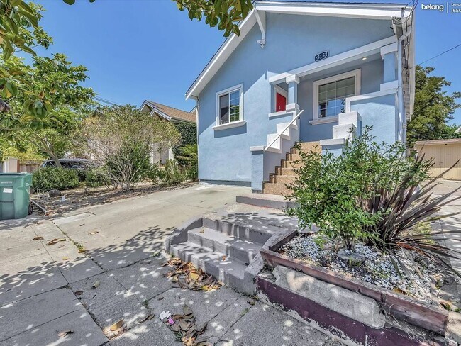 3152 Bona Street