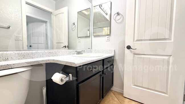 1103 E Grove St Phoenix, AZ 85040