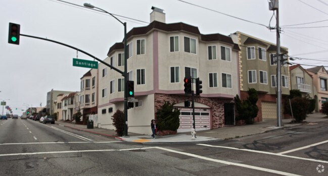 796 Santiago Street