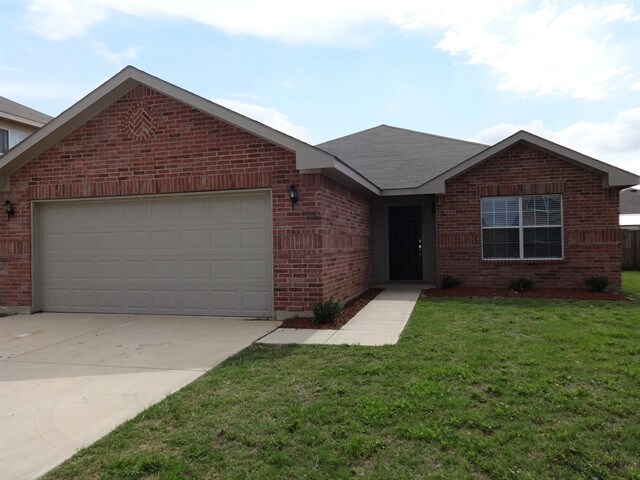 108 Thoroughbred Dr Krum, TX 76249