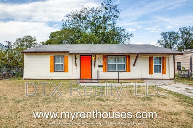 5869 Bluffman Dr Dallas, TX 75241
