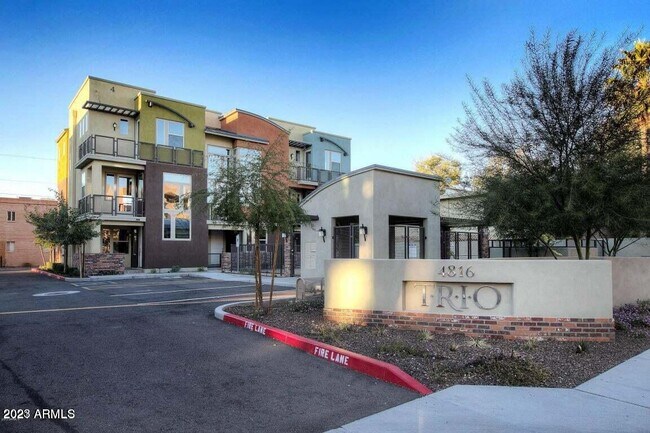 4816 N WOODMERE FAIRWAY --