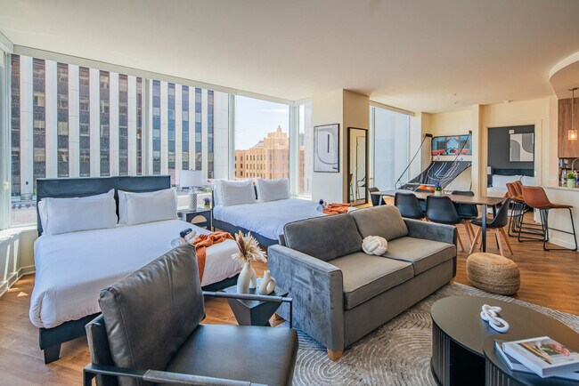 44 Monroe