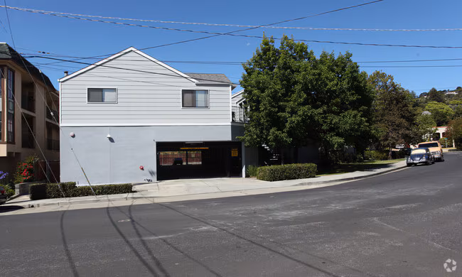 400 Laurel Street