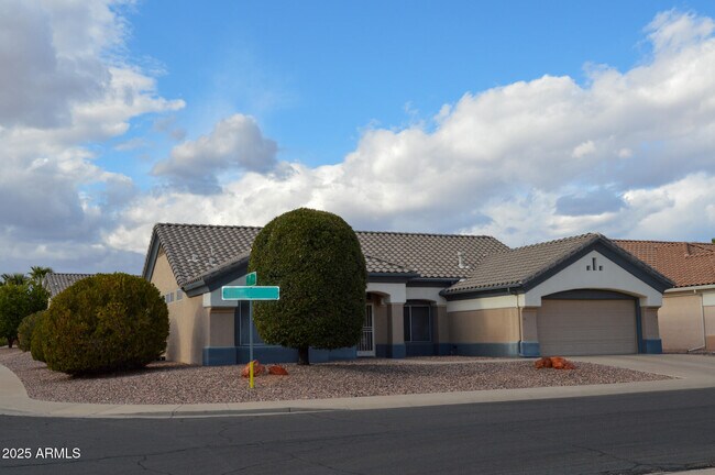 22212 N Cheyenne Dr Sun City West, AZ 85375