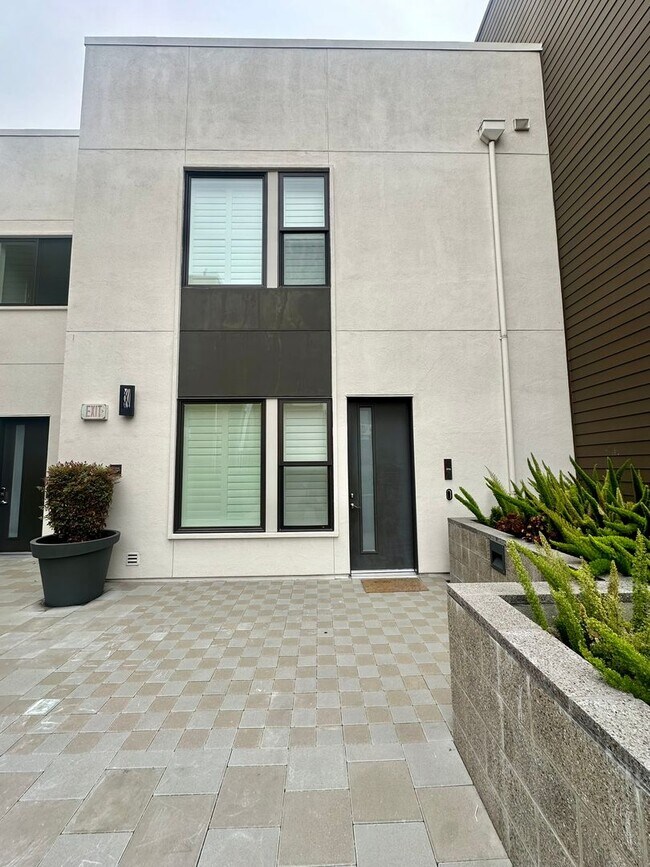3658 Capitol Avenue