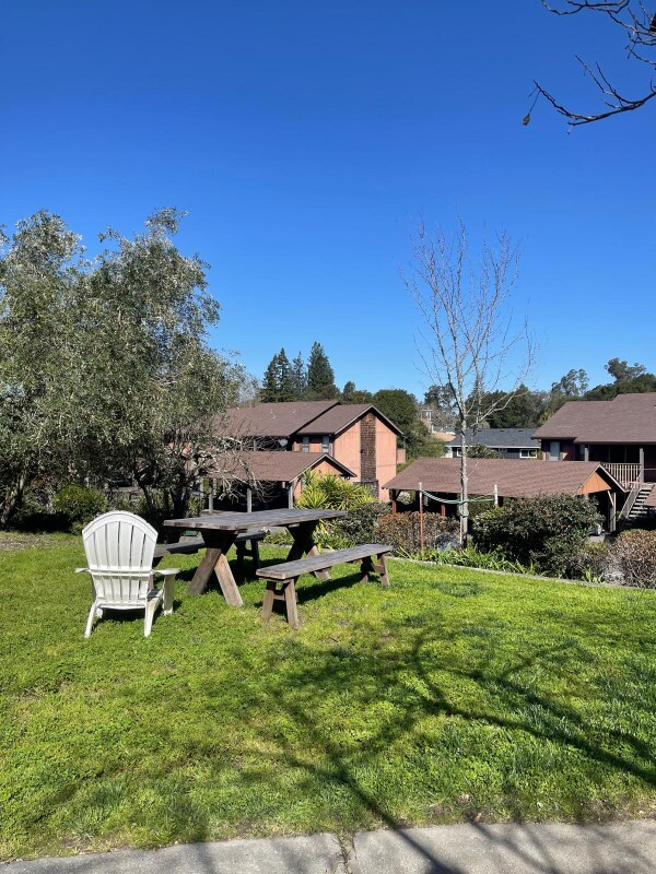 385 Murphy Ave, Sebastopol (Apartment)