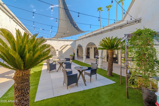 7870 E Camelback Rd Scottsdale, AZ 85251