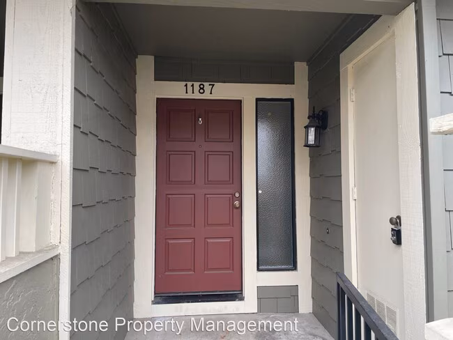 Remodeled Spacious Cambrian 3 Bedroom 2.5 Bath Townhome