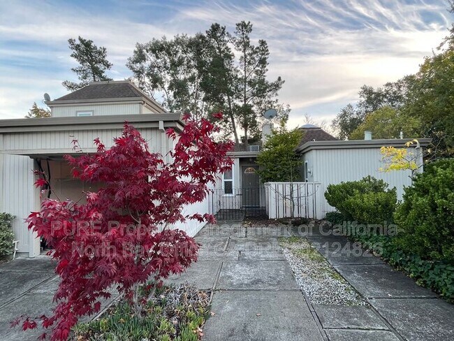 1951 Knolls Dr Santa Rosa, CA 95405