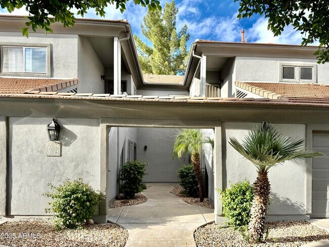 7401 W Arrowhead Clubhouse Dr Glendale, AZ 85308