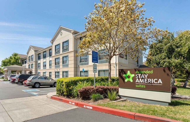 Furnished Studio-Richmond - Hilltop Mall