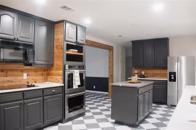 2808 Peachtree Ln Pantego, TX 76013