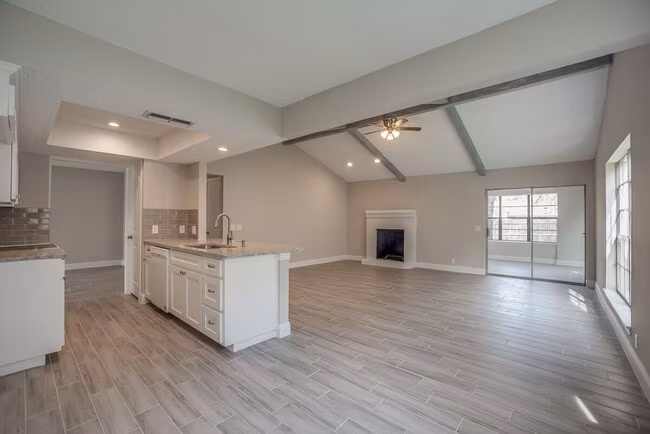 2311 Blackhaw Ct Arlington, TX 76015