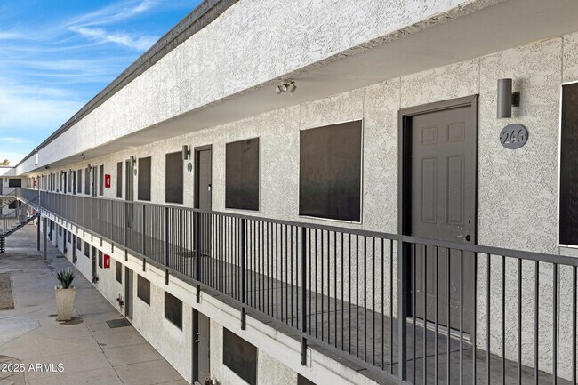 18202 N Cave Creek Rd Phoenix, AZ 85032