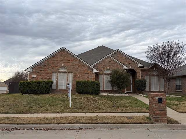 8617 Shadow Trace Drive
