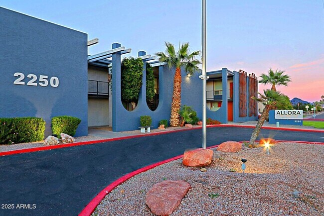 2250 W Glendale Ave Phoenix, AZ 85021