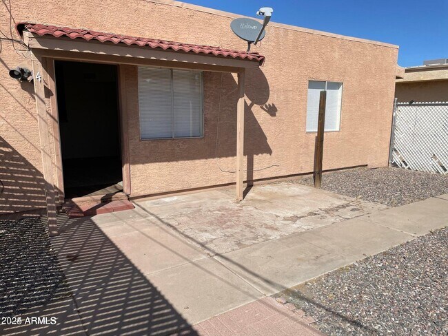 585 W 20th Ave Apache Junction, AZ 85120