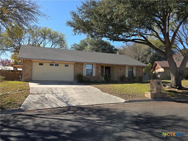 248 Hilltop Dr Seguin, TX 78155
