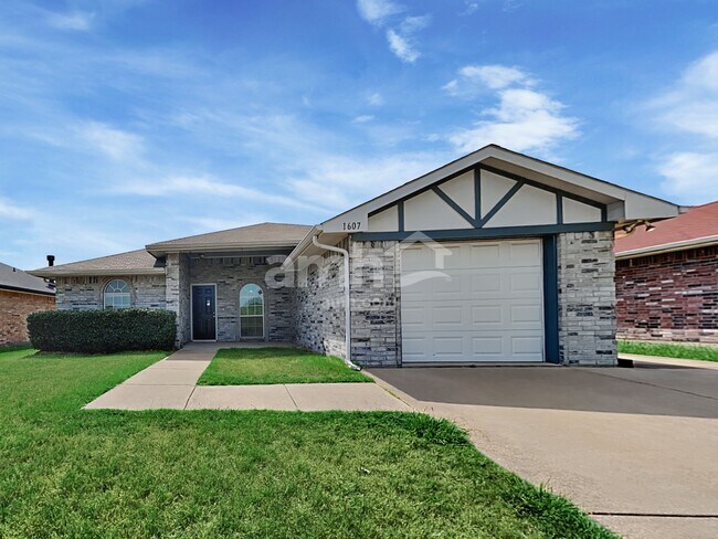 1607 Tampa Bay Drive