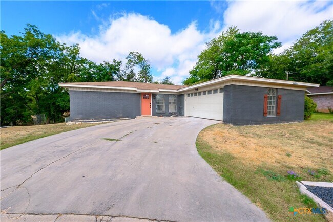 625 Creek Dr New Braunfels, TX 78130