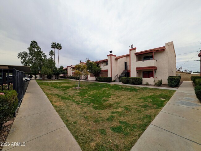 4211 E Palm Ln Phoenix, AZ 85008