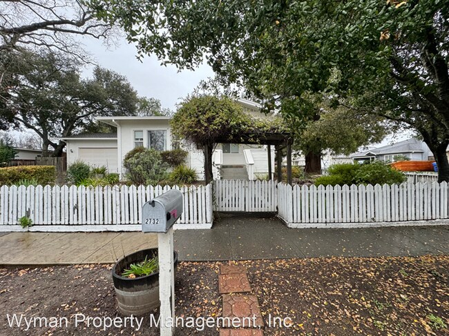 2732 Laurel St Napa, CA 94558