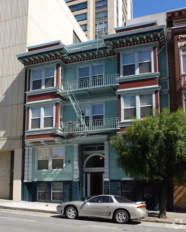 1060 PINE Apartments